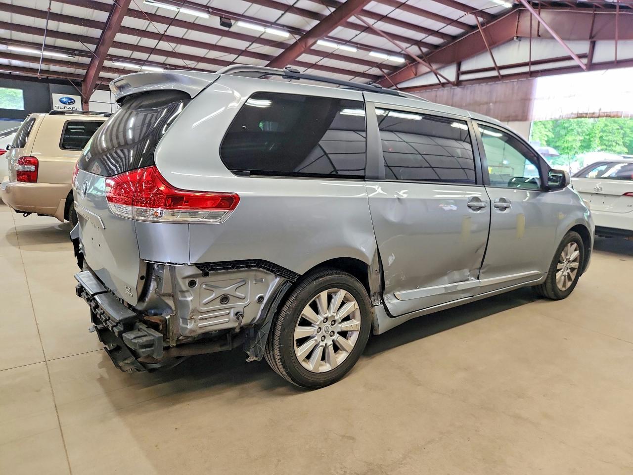 Toyota Sienna Le