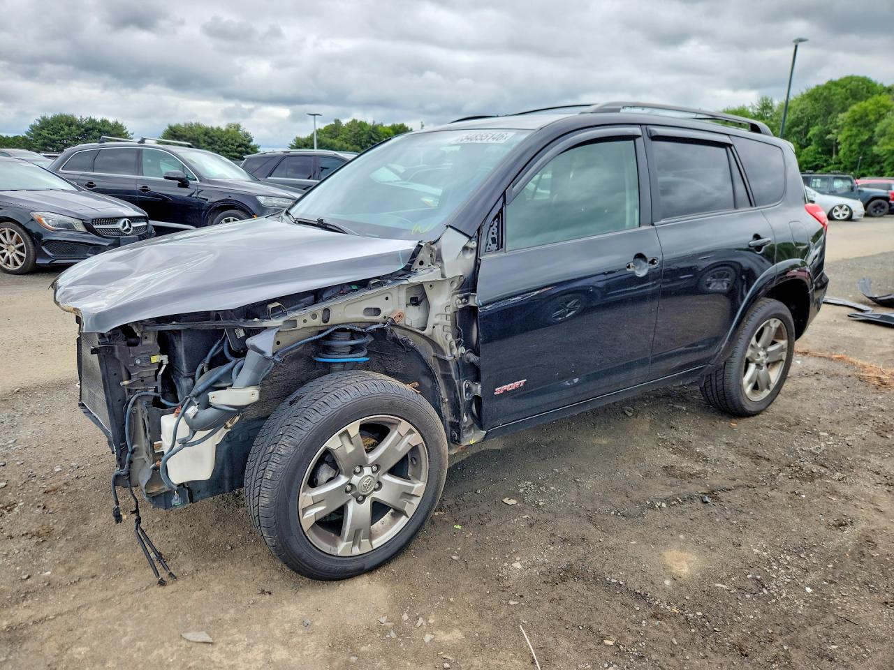 Salvage Toyota RAV4 Image