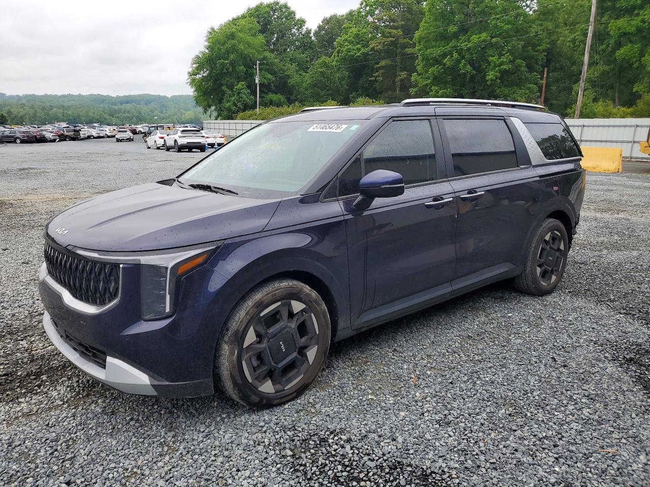 Salvage Kia Carnival Image