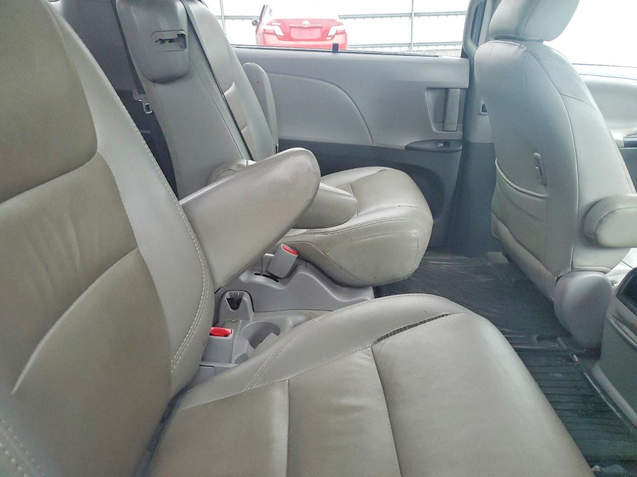 Toyota Sienna Le
