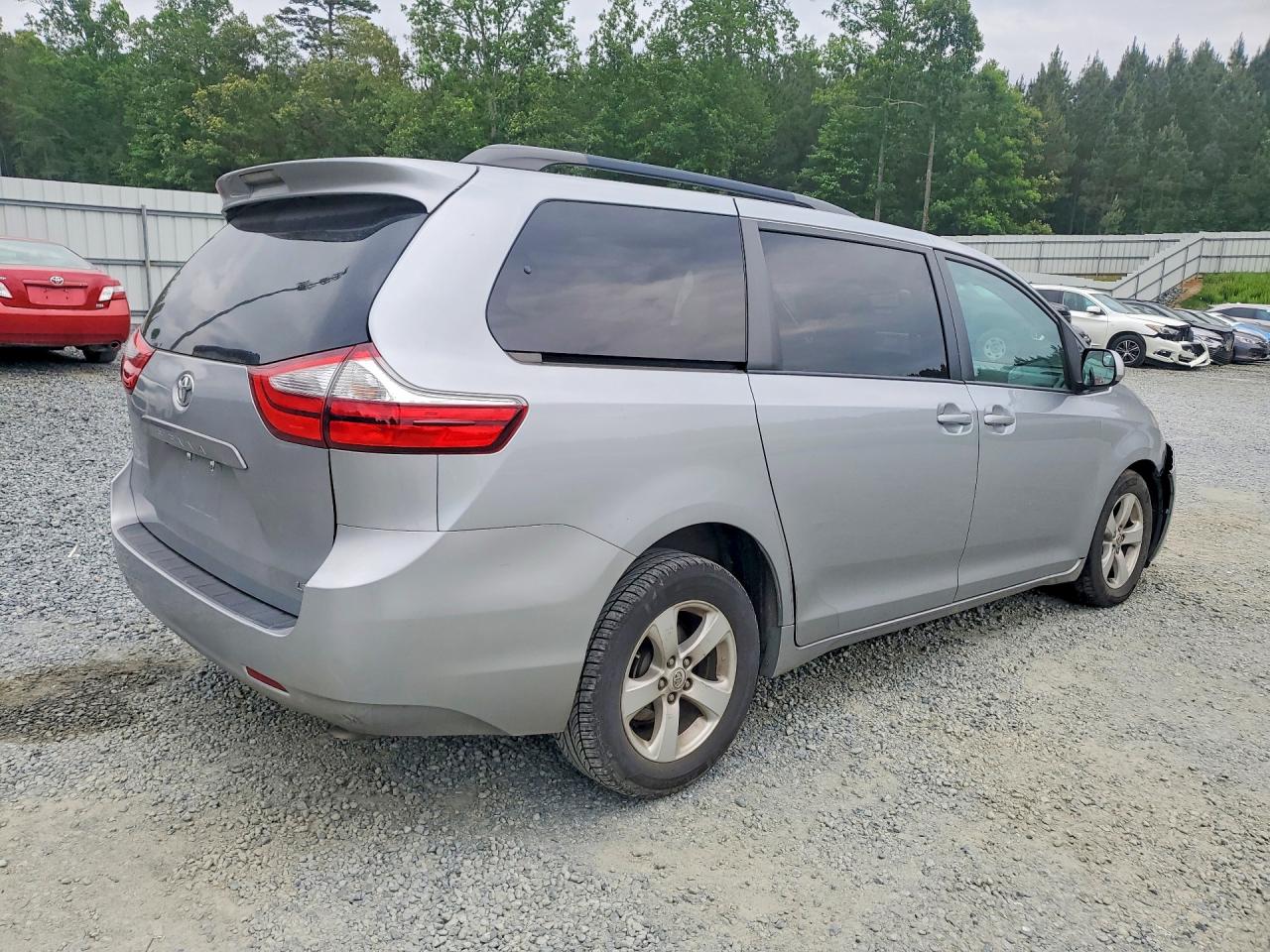 Toyota Sienna Le