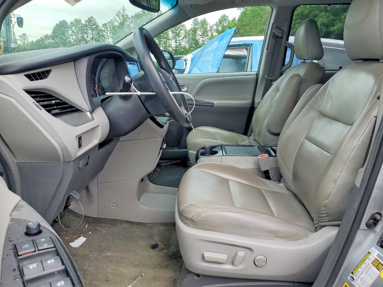 Toyota Sienna Le