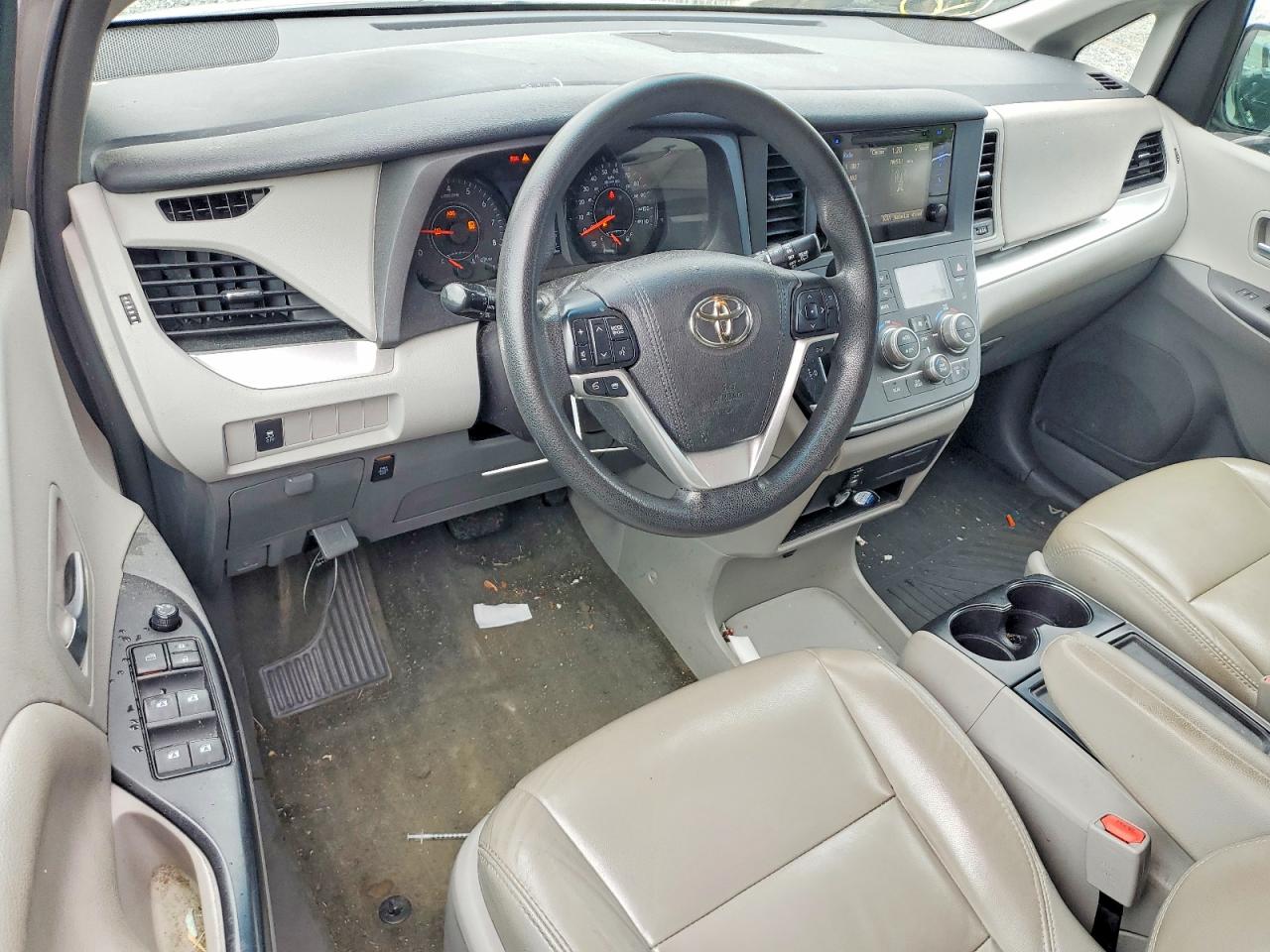 Toyota Sienna Le