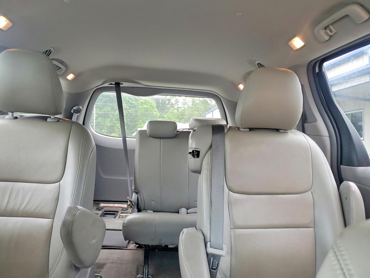 Toyota Sienna Le