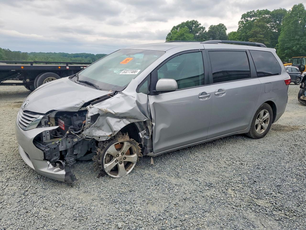Salvage Toyota Sienna Image