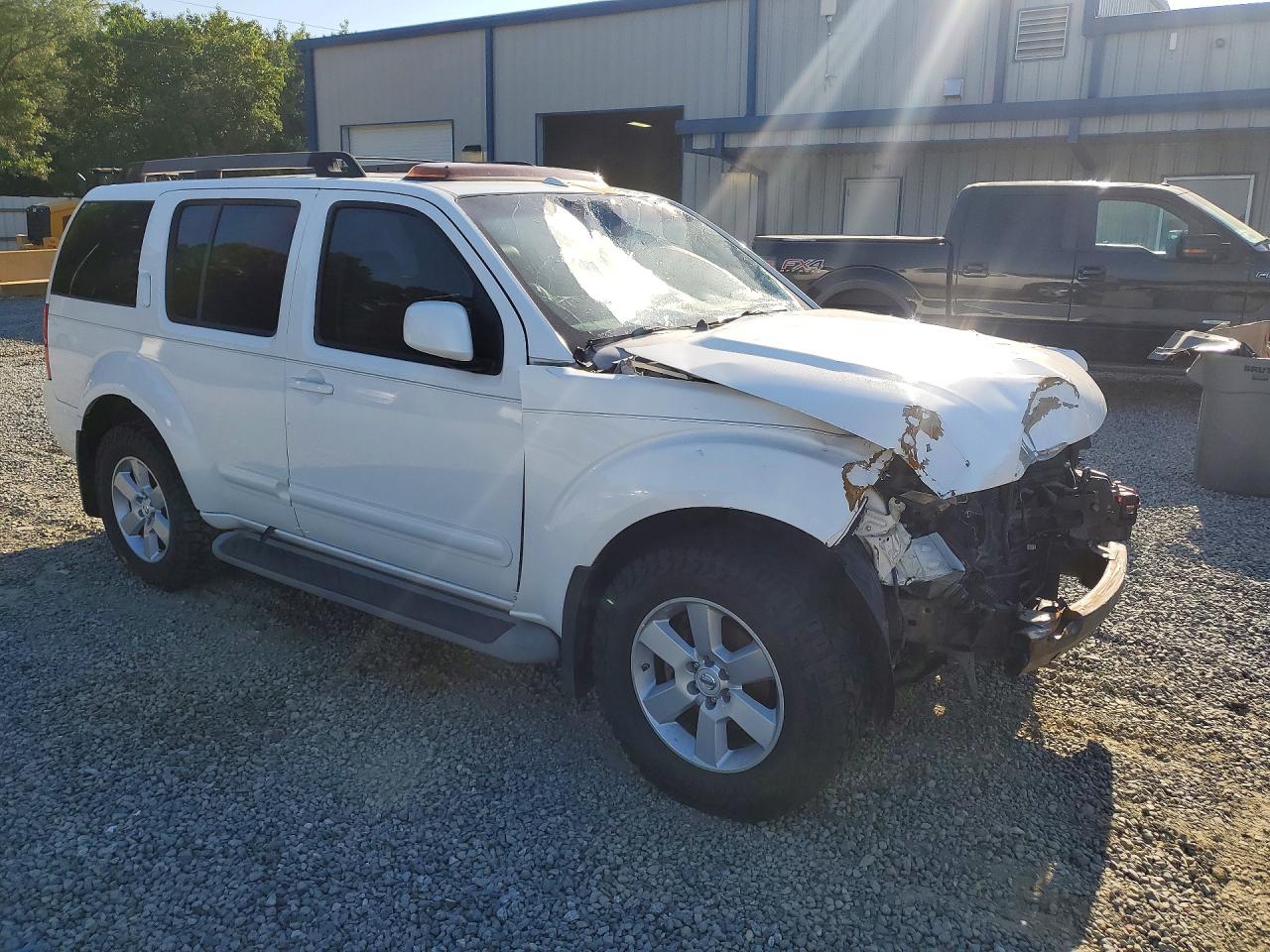 Nissan Pathfinder S