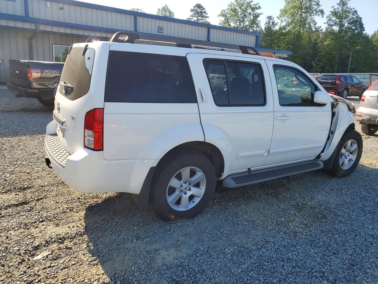 Nissan Pathfinder S