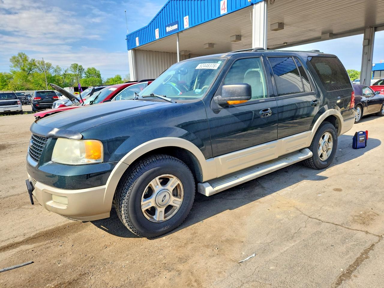 Salvage Ford Expedition Image