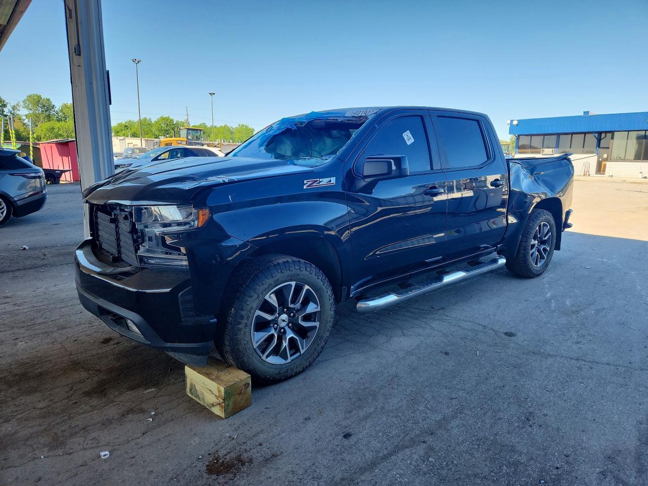 Salvage Chevrolet Silverado Image