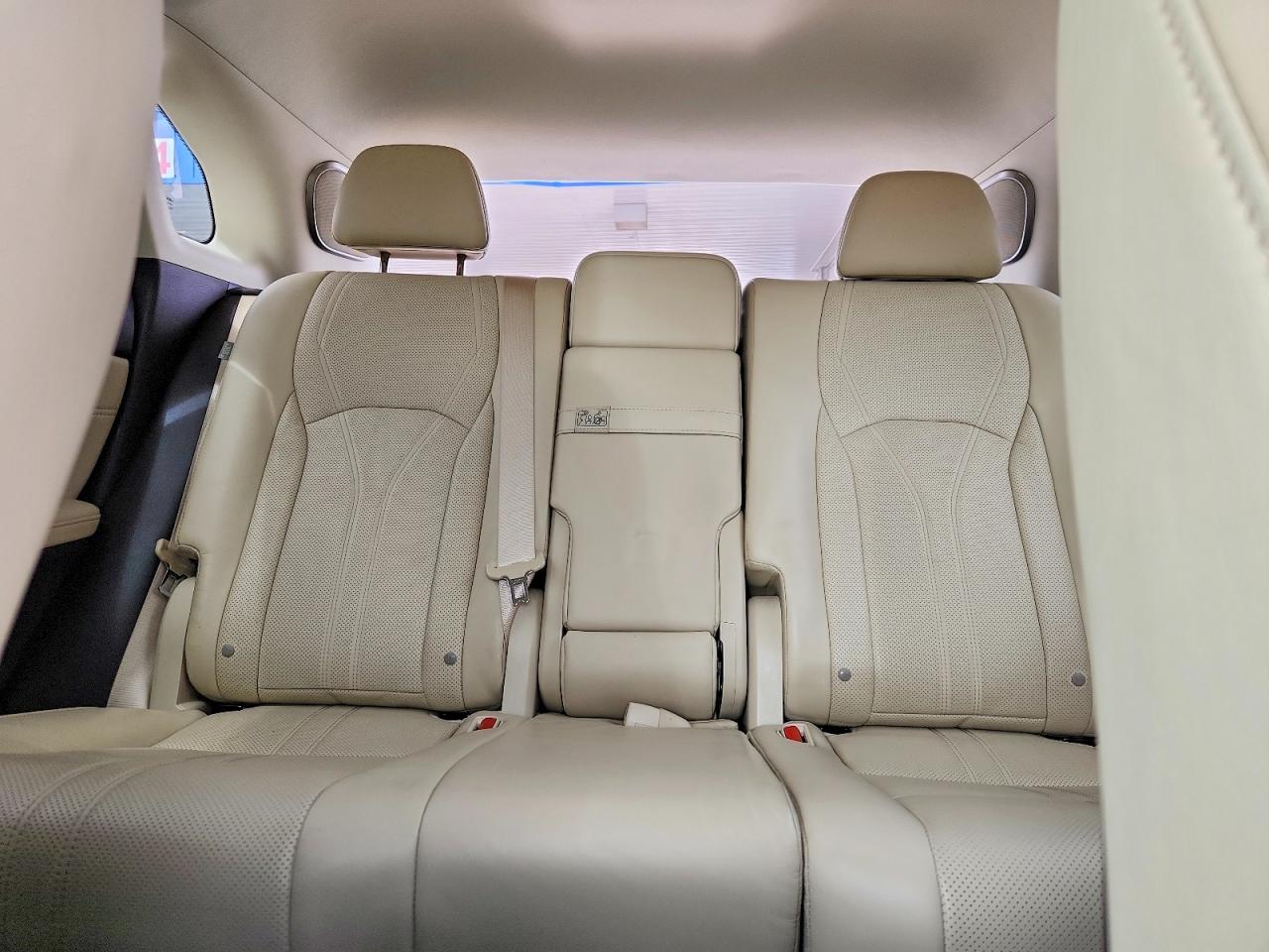 Lexus RX Base