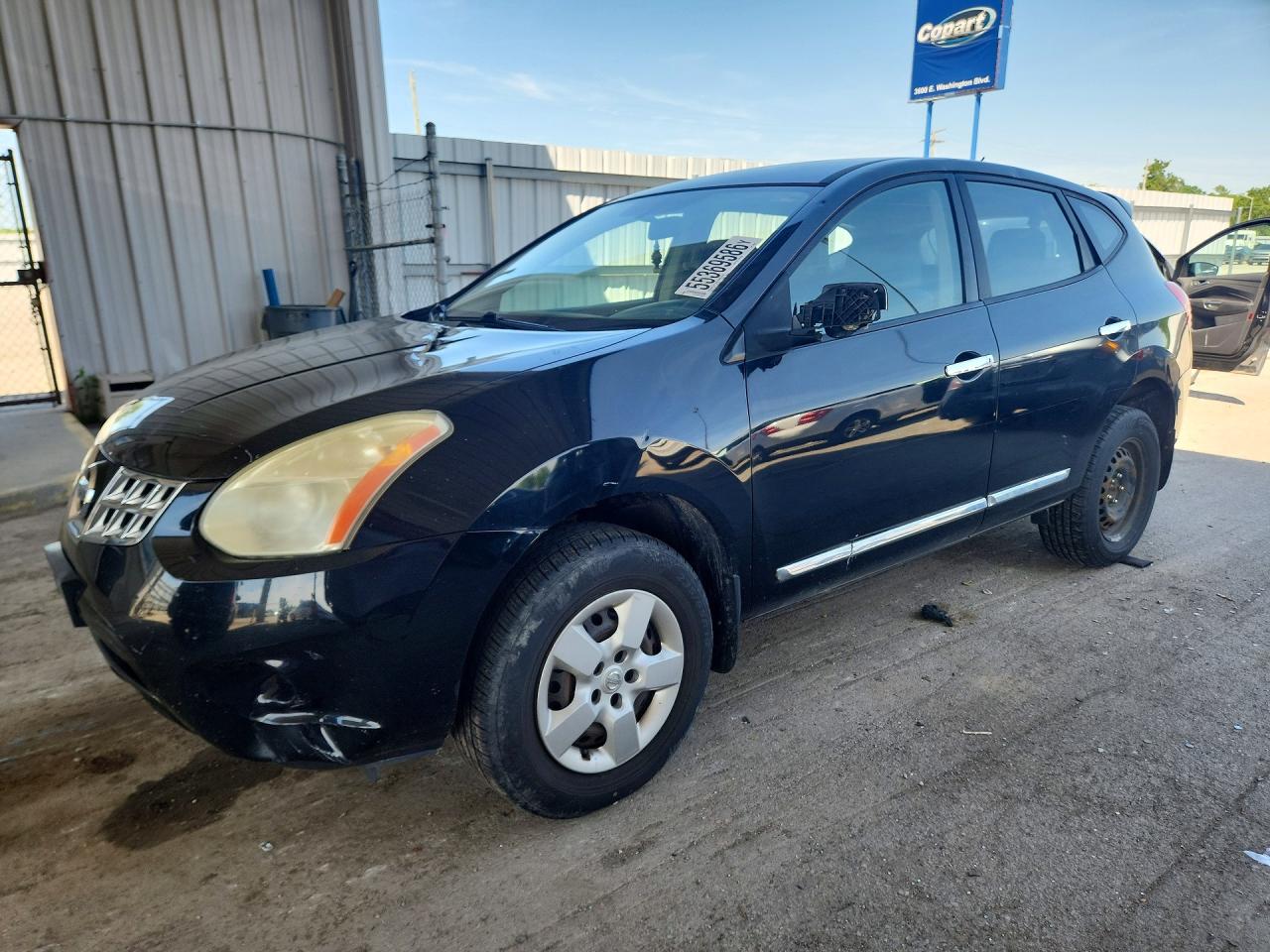 Salvage Nissan Rogue Image