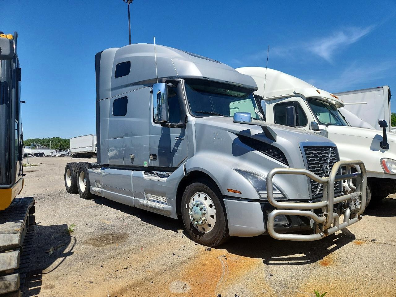 Salvage Volvo Vn Image