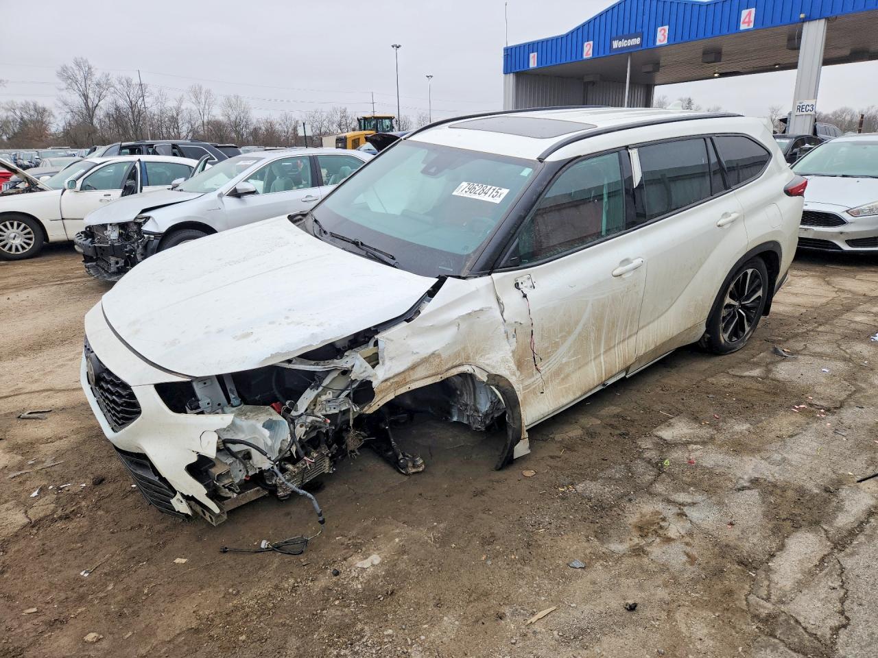Salvage Toyota Highlander Image