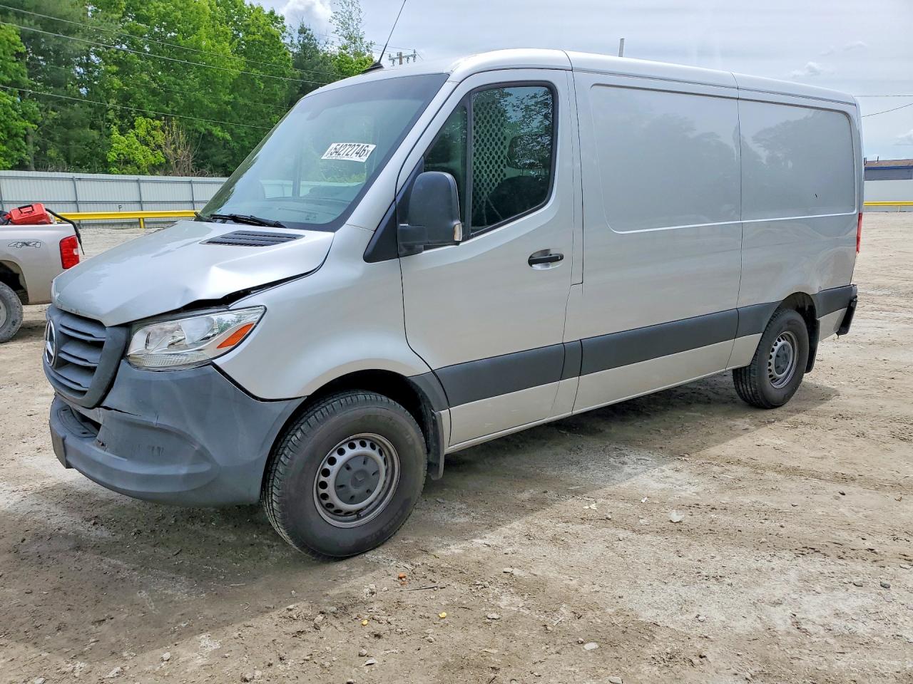 Salvage Mercedes-Benz Sprinter Image