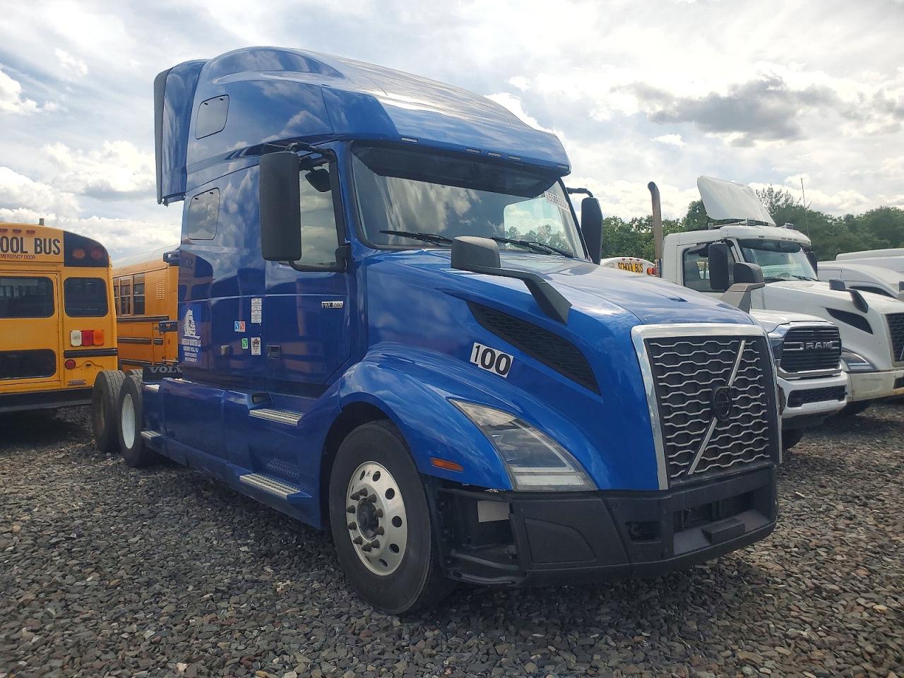 Salvage Volvo Vn Image