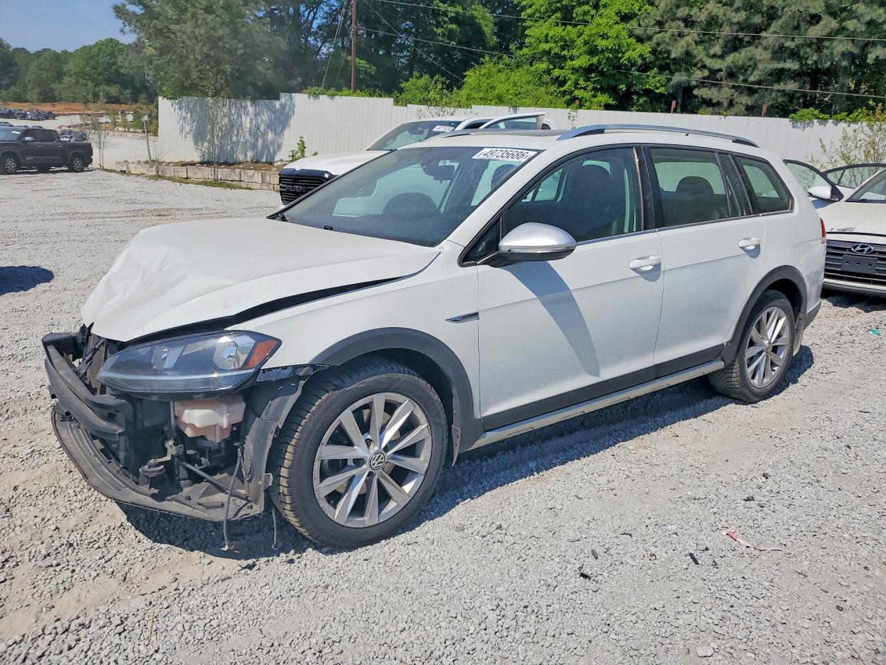 Salvage Volkswagen Golf Image