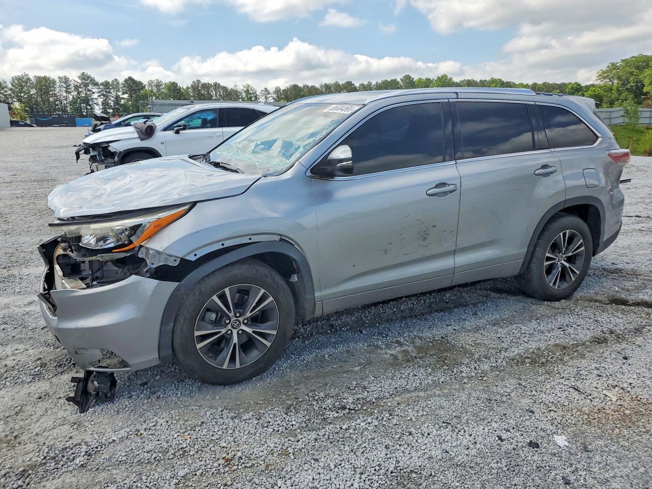 Salvage Toyota Highlander Image