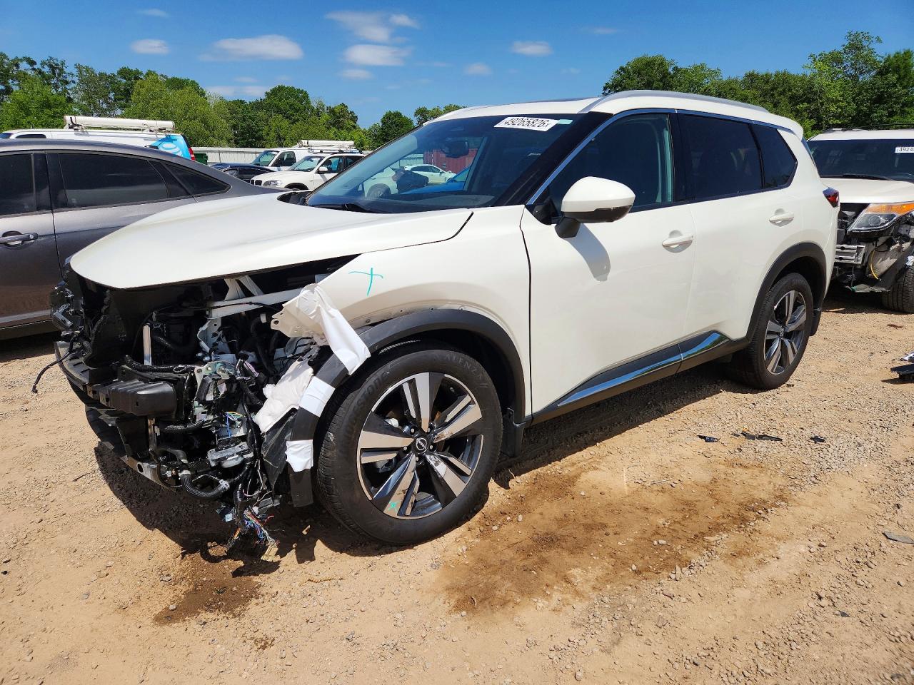 Salvage Nissan Rogue Image