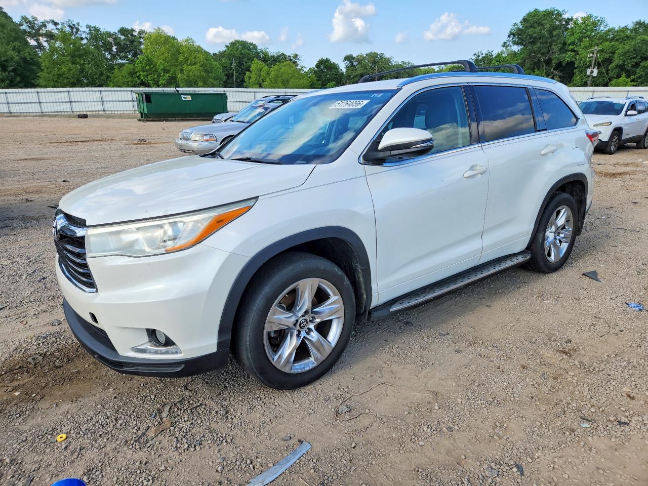Salvage Toyota Highlander Image