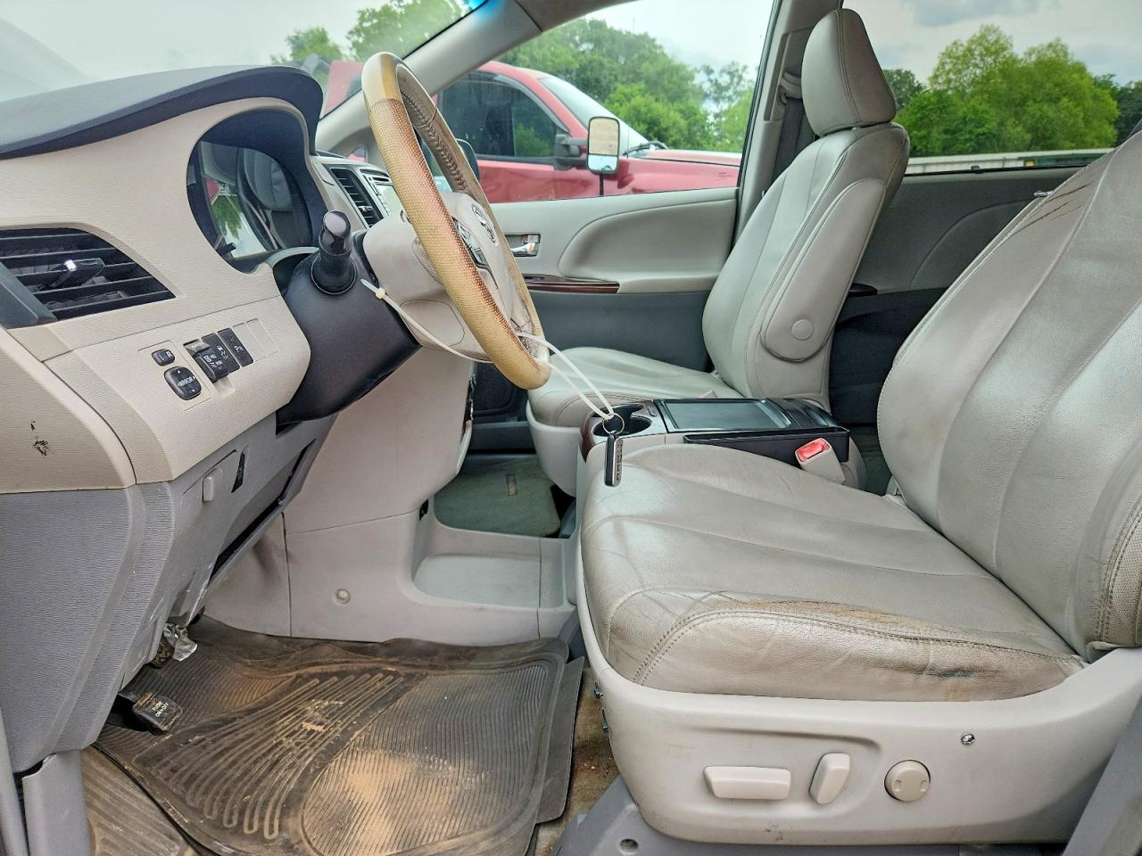 Toyota Sienna Xle 8-passenger