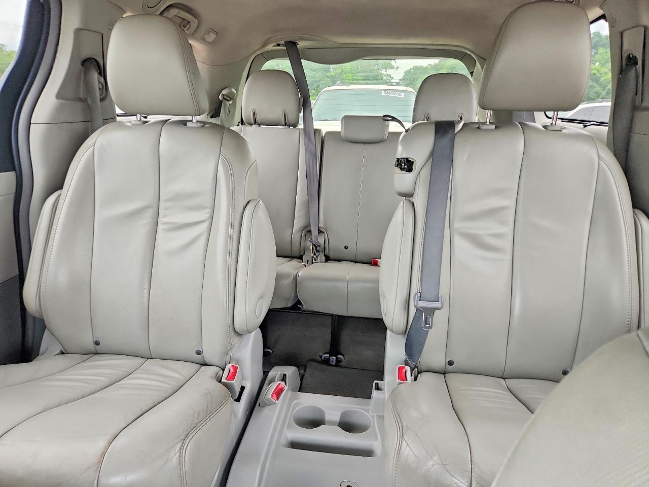 Toyota Sienna Xle 8-passenger