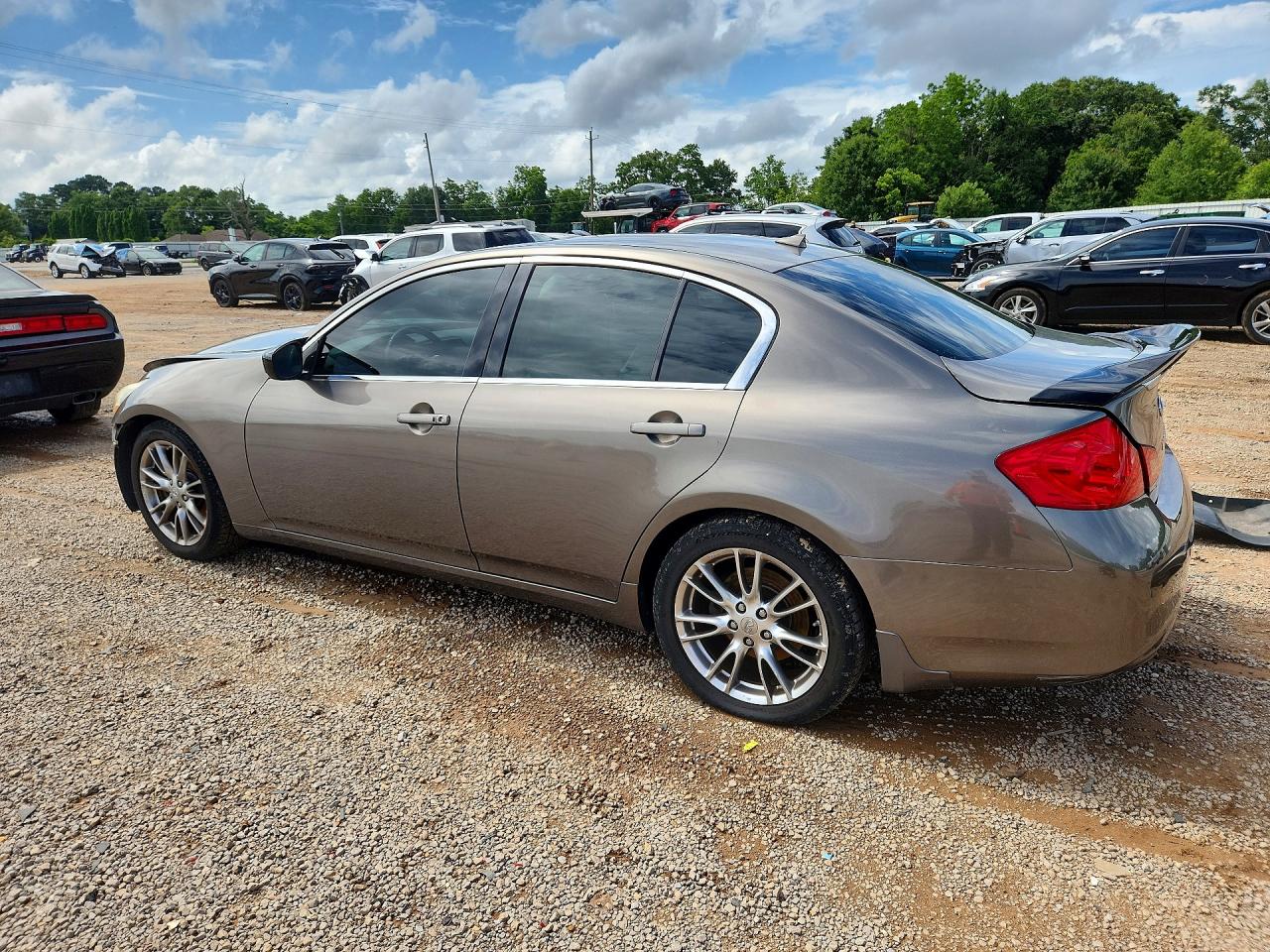 INFINITI G37 Journey