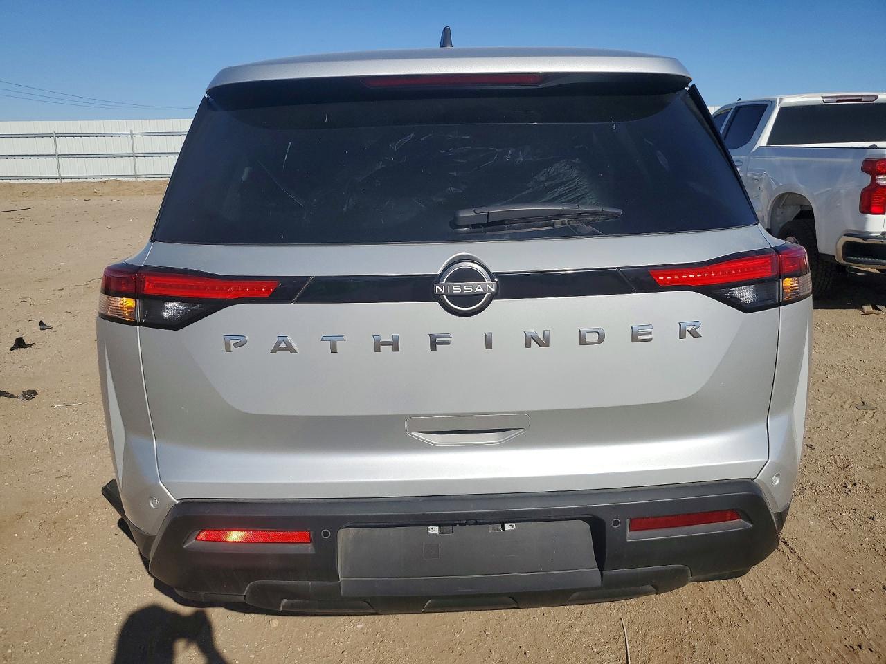 Nissan Pathfinder S