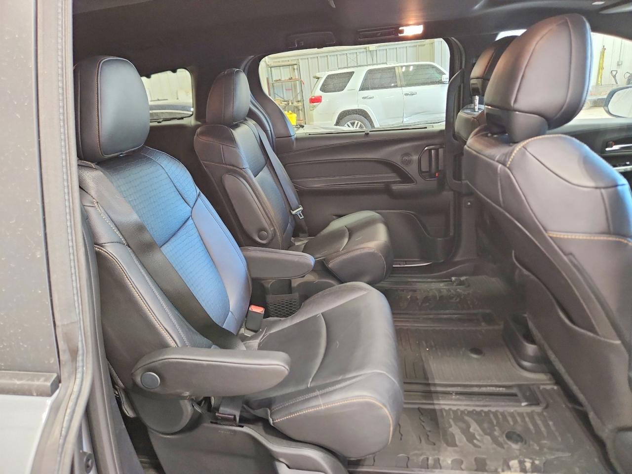 Toyota Sienna Woodland Edition