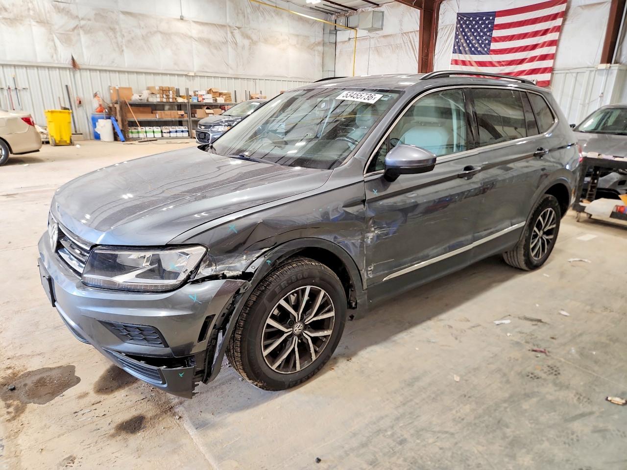 Salvage Volkswagen Tiguan Image