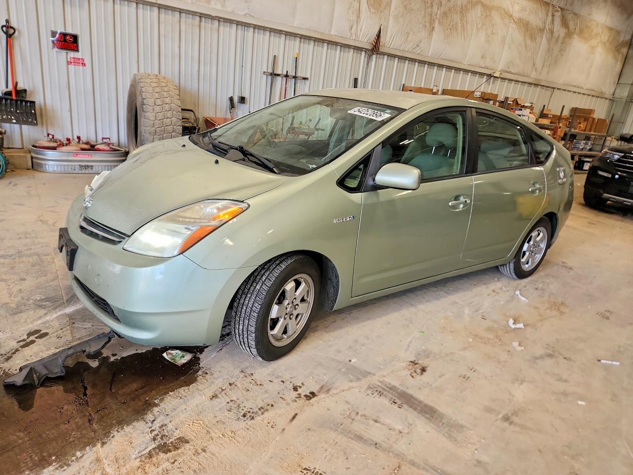 Salvage Toyota Prius Image