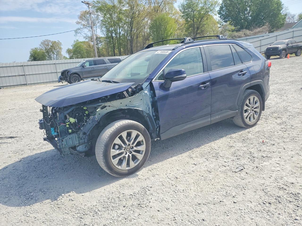 Salvage Toyota RAV4 Image