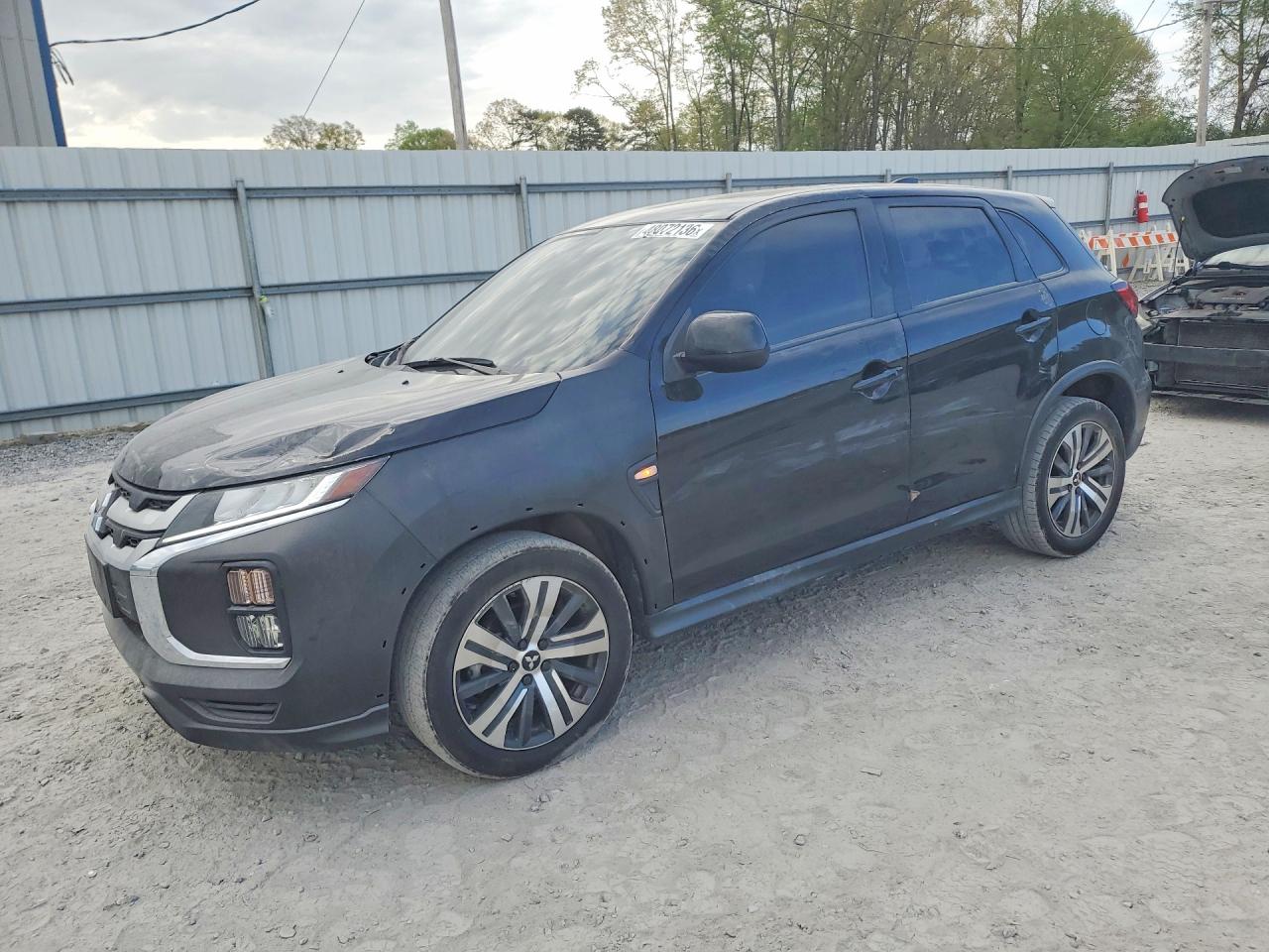 Salvage Mitsubishi Outlander Image