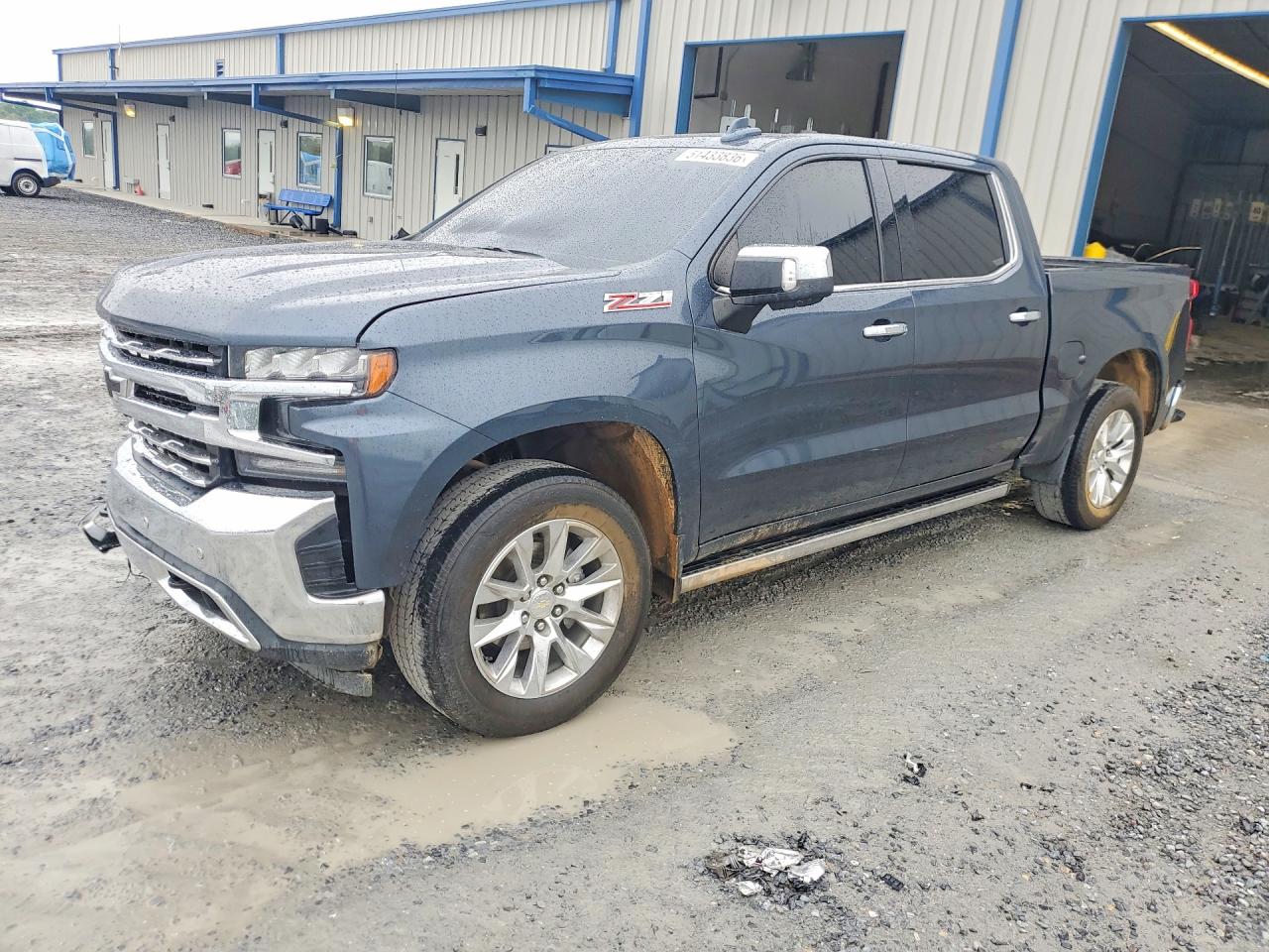 Salvage Chevrolet Silverado Image