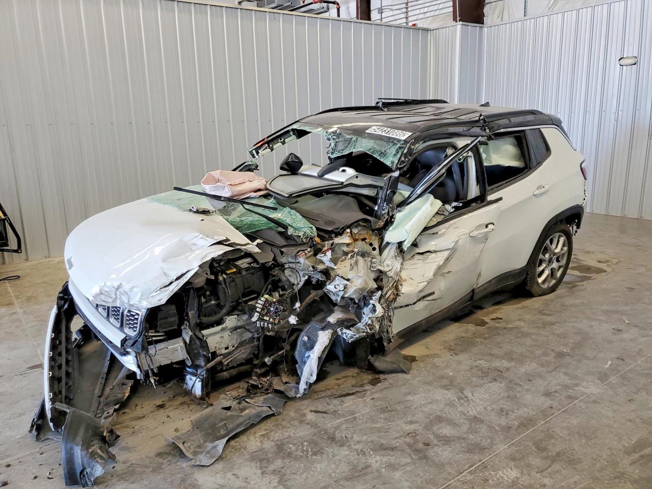 Salvage Jeep Compass Image
