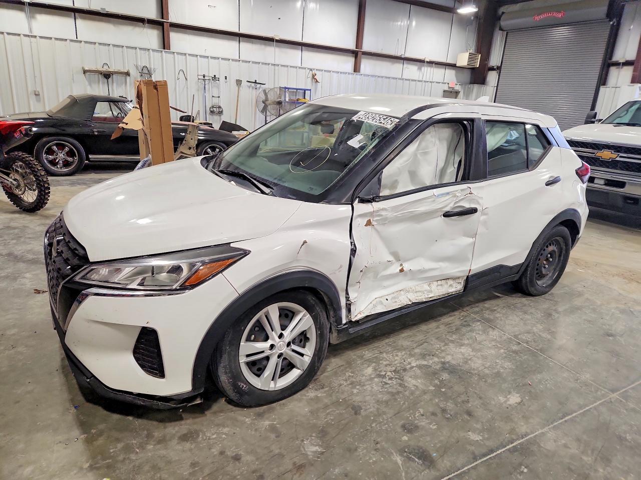 Salvage Nissan Kicks Image
