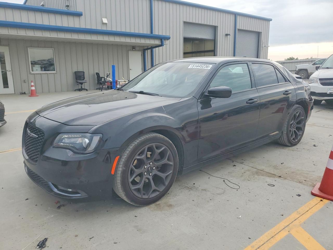 Salvage Chrysler 300 Image