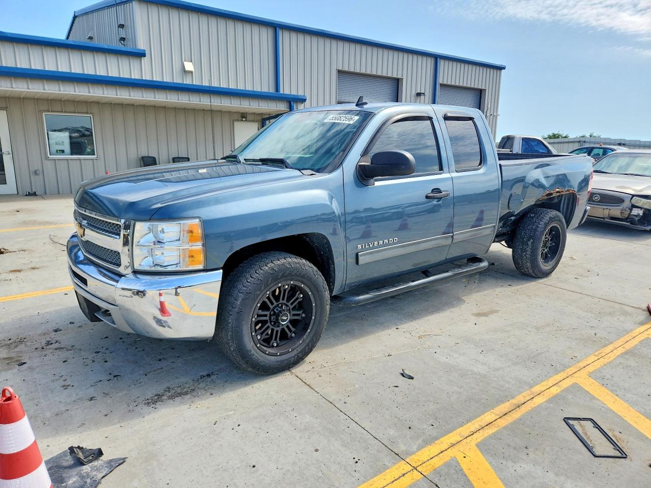 Salvage Chevrolet Silverado Image