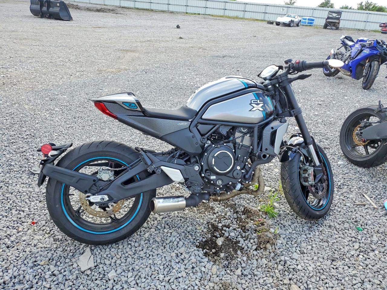 Salvage Cf Moto 700 CL X Image