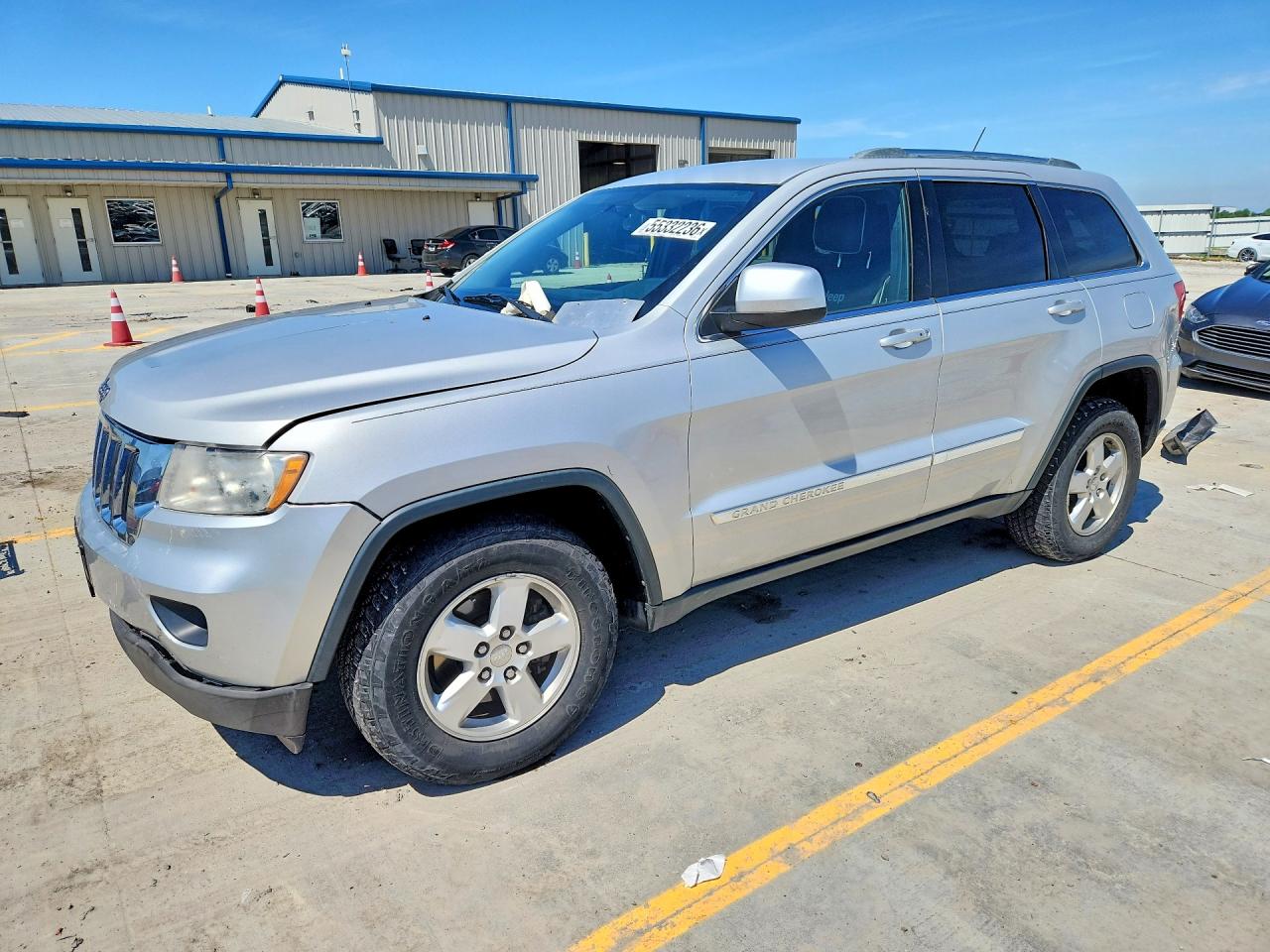 Salvage Jeep Cherokee Image