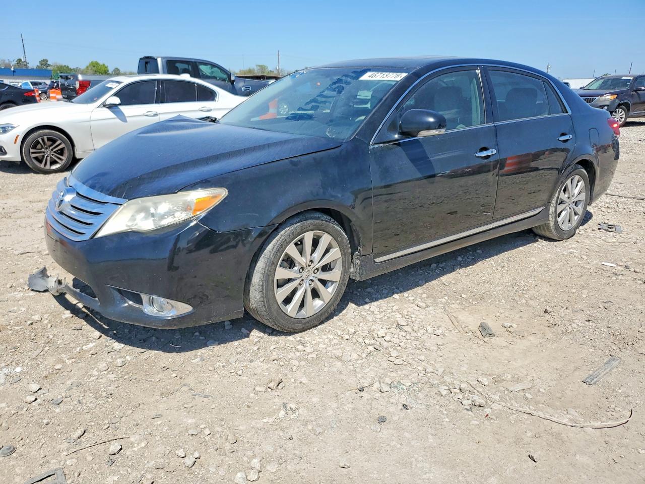 Salvage Toyota Avalon Image