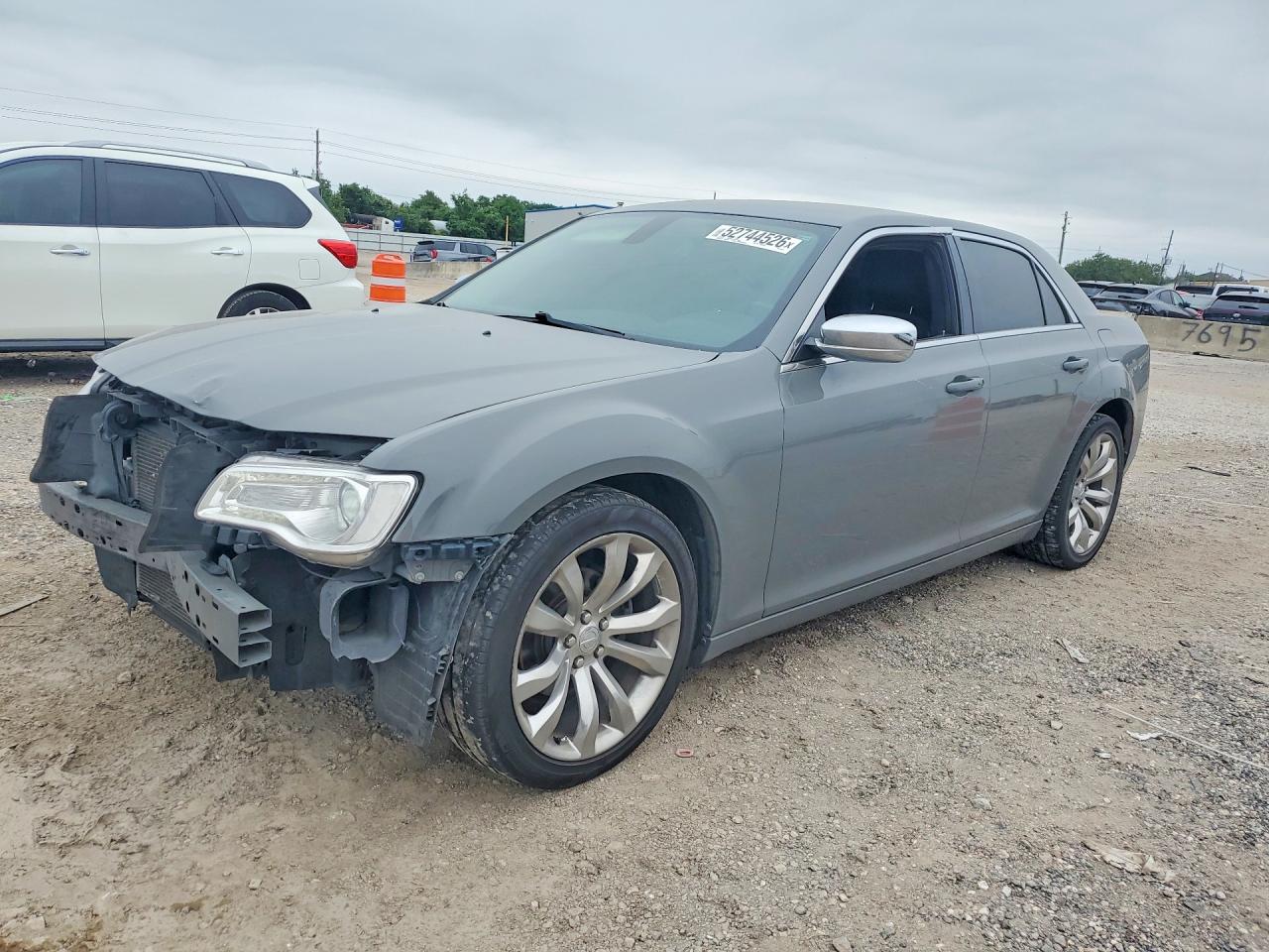 Salvage Chrysler 300 Image