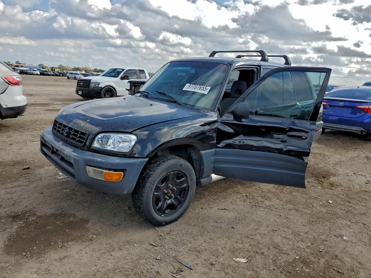 Salvage Toyota RAV4 Image