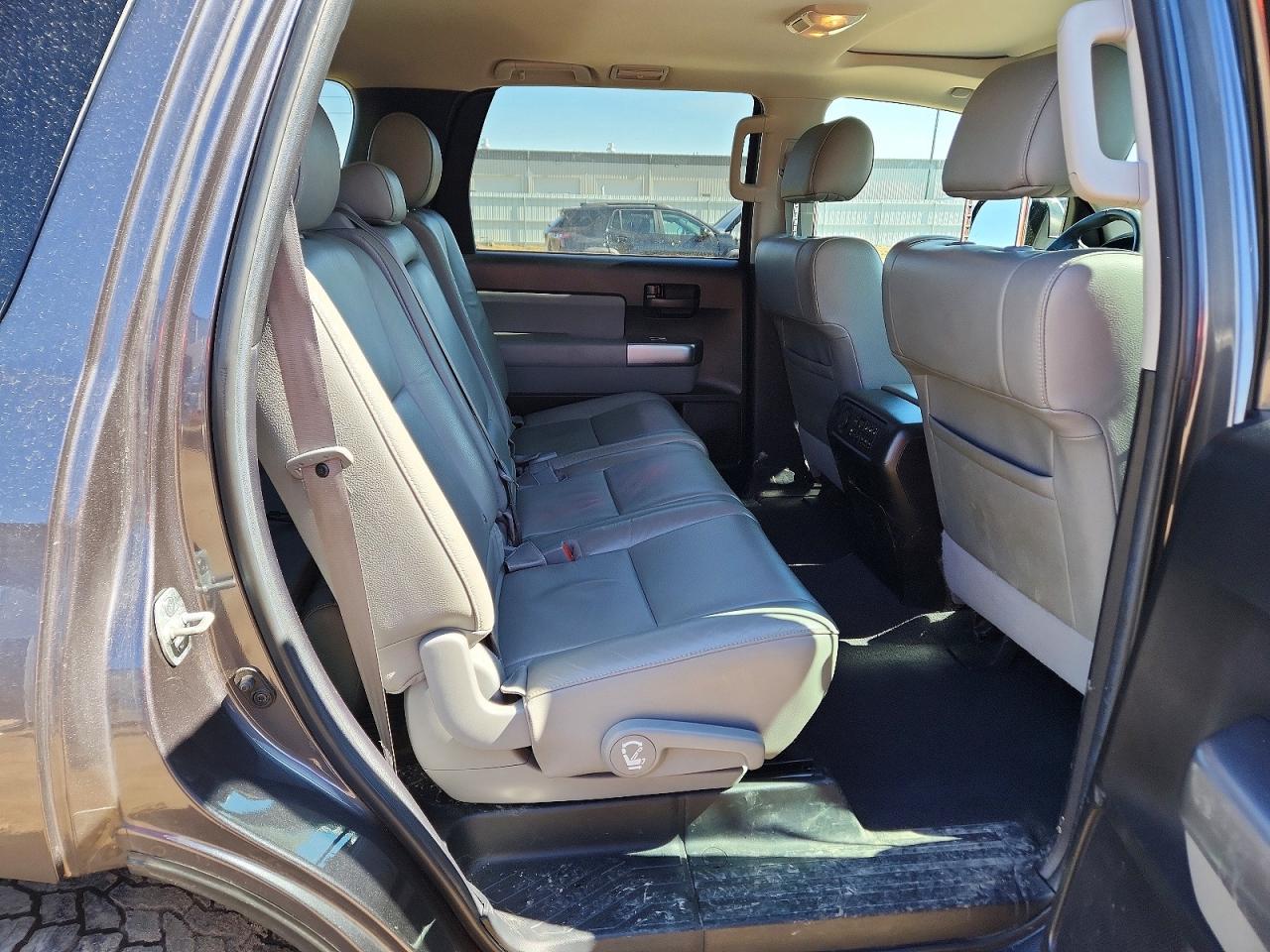 Toyota Sequoia Sr5
