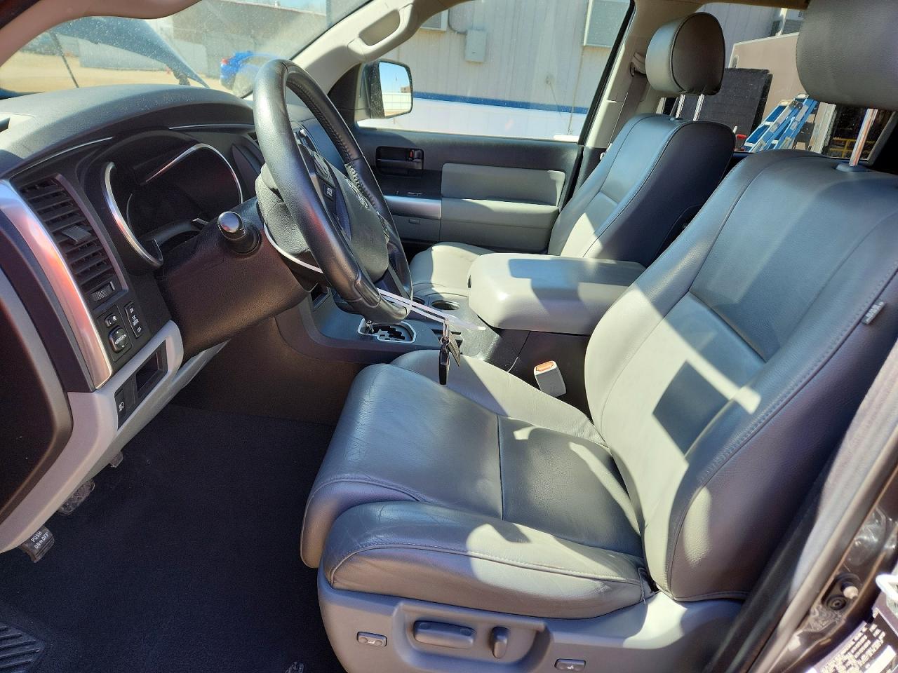 Toyota Sequoia Sr5