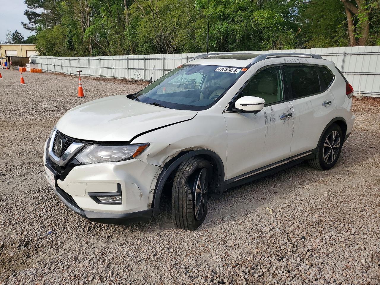 Salvage Nissan Rogue Image