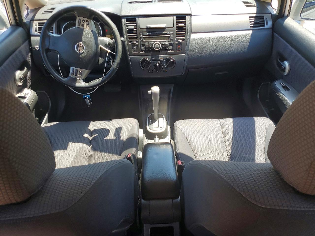 Nissan Versa 1.8 S