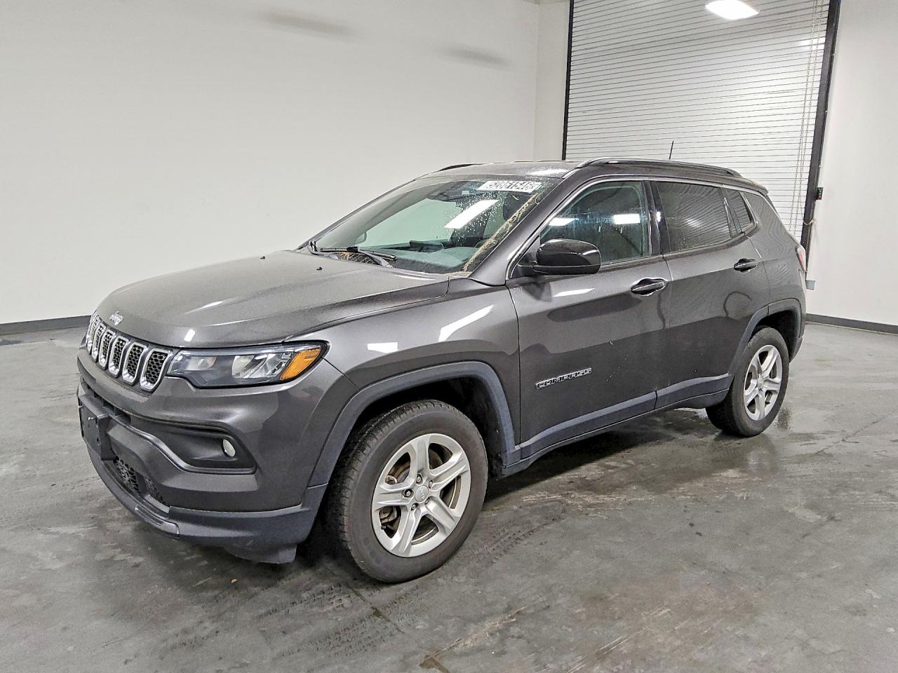 Salvage Jeep Compass Image