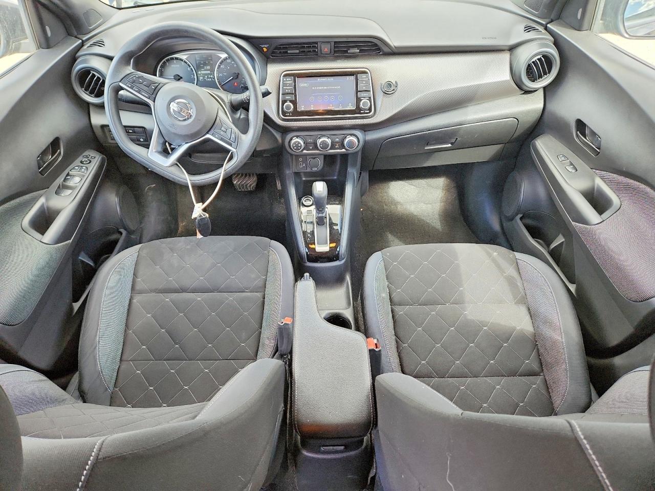 Nissan Kicks S
