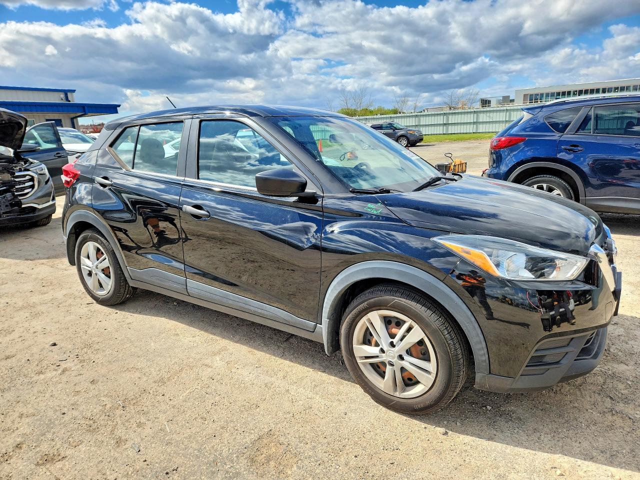 Nissan Kicks S
