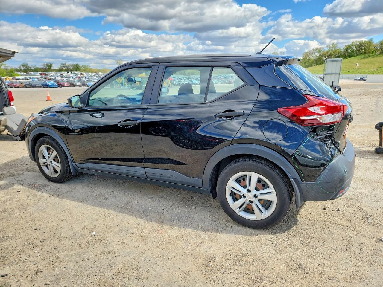 Nissan Kicks S